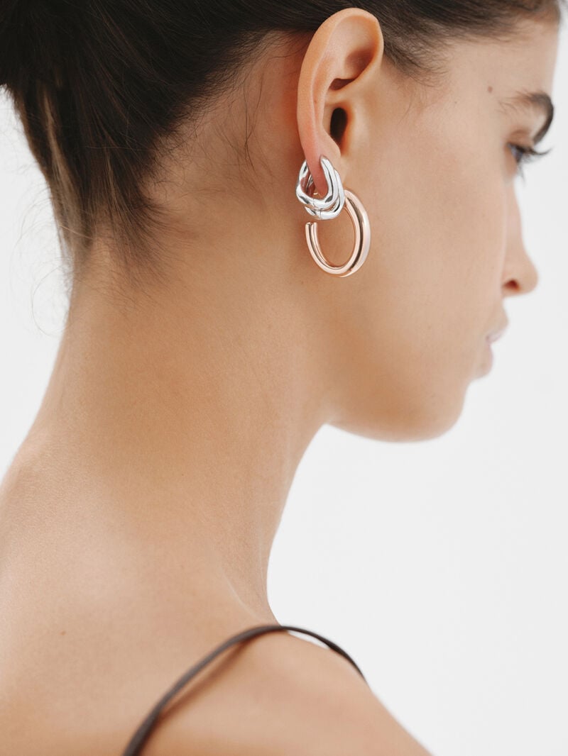 Medium thick 925 silver hoop earrings with a wavy shape. image number 5