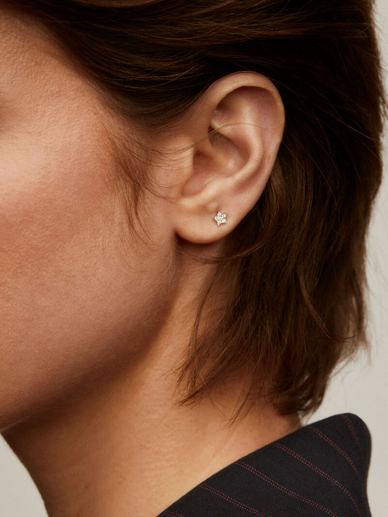 Individual 18K white gold earring with diamonds. image number 1