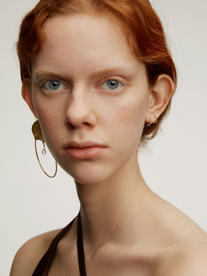 Small individual 9K yellow gold hoop earring with tiny balls. image number 4