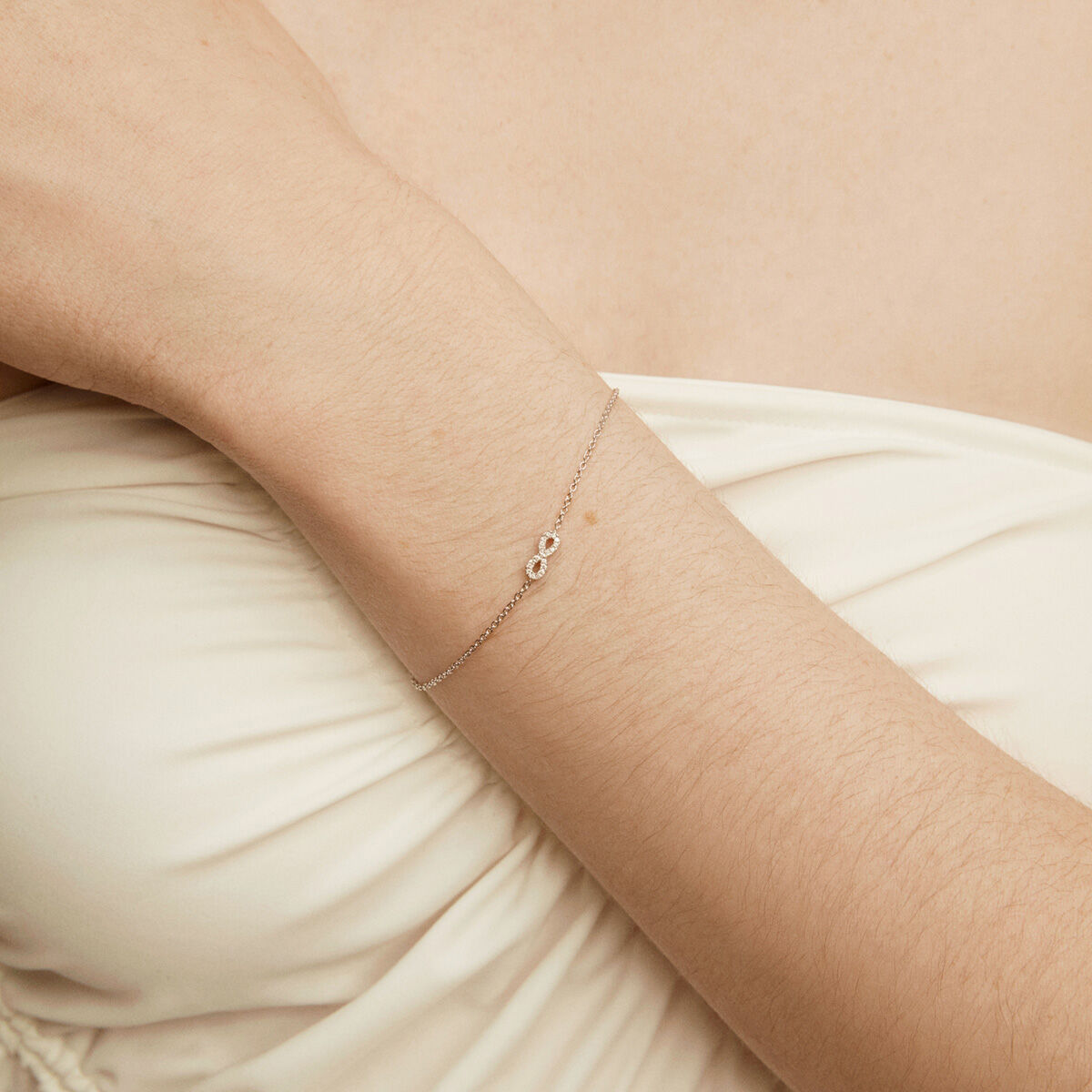 Infinity bracelet in 18k white gold with diamonds , J03022-01, hi-res