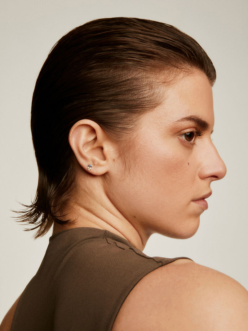 Individual 9K yellow gold earring with blue sapphire and diamonds. image number 1
