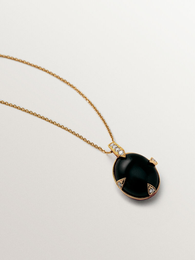 Colgante de oro amarillo de 18K con ónix negro y diamantes en talla brillante image number 2