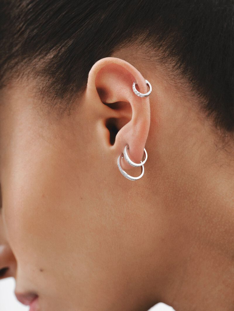 18K white gold single hoop earring with brilliant-cut diamond image number 5