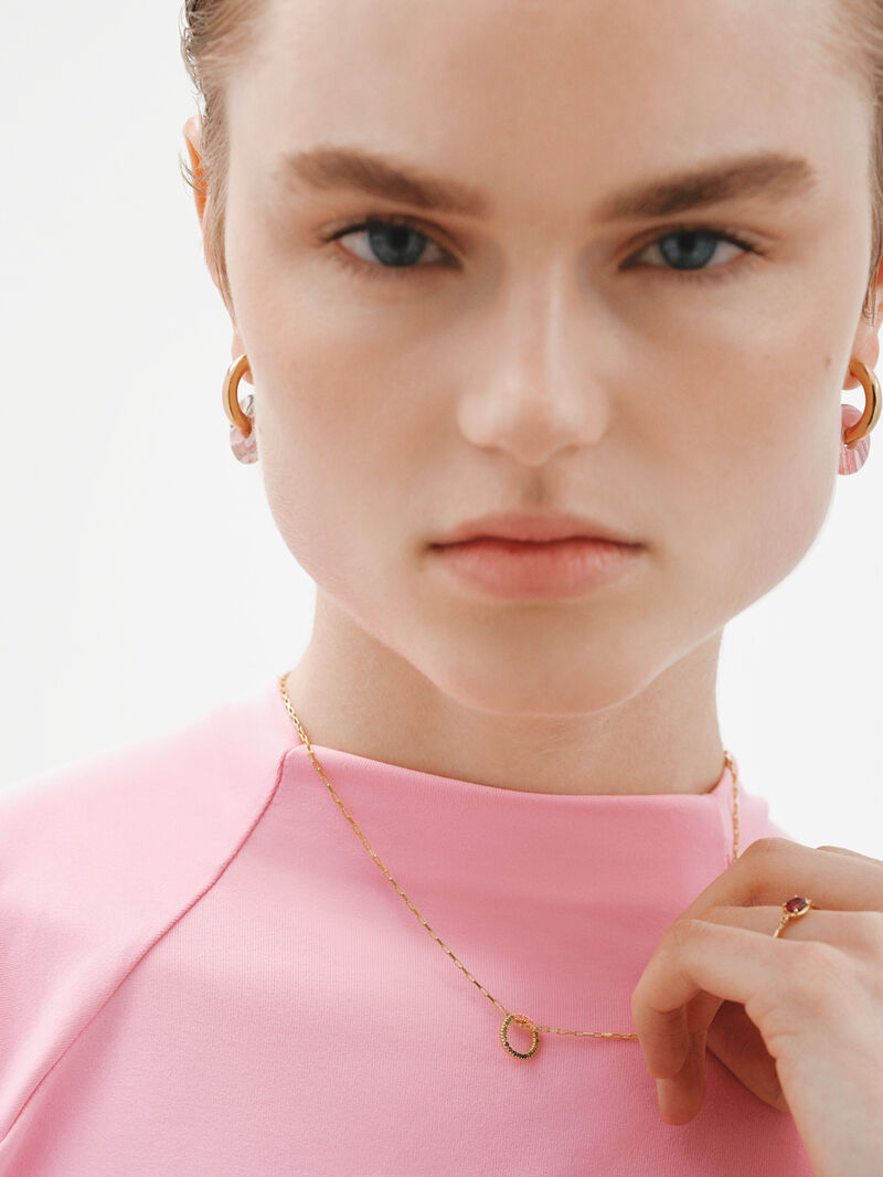 Medium hoop earrings made of 925 silver bathed in 18K yellow gold with pink rhodochrosite. image number 5