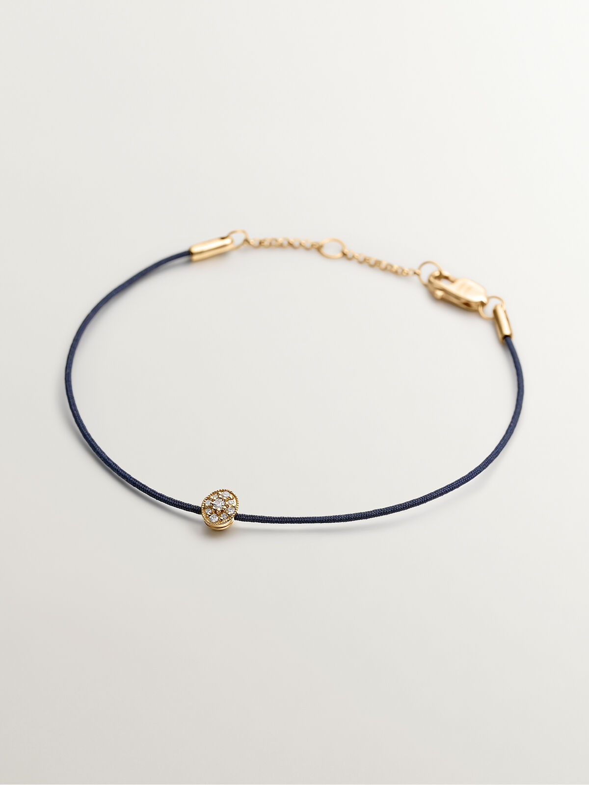 Gold shop thread bracelet