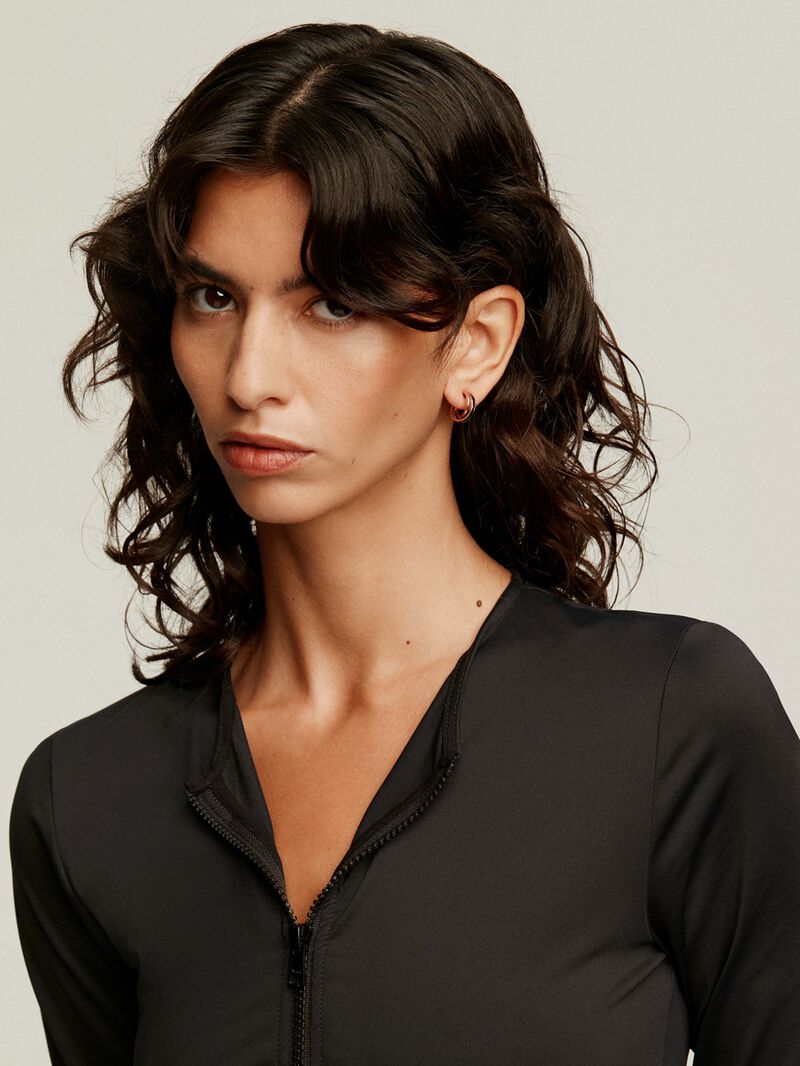 Double hoop earrings made of 925 silver bathed in 18K rose gold with black spinels. image number 2
