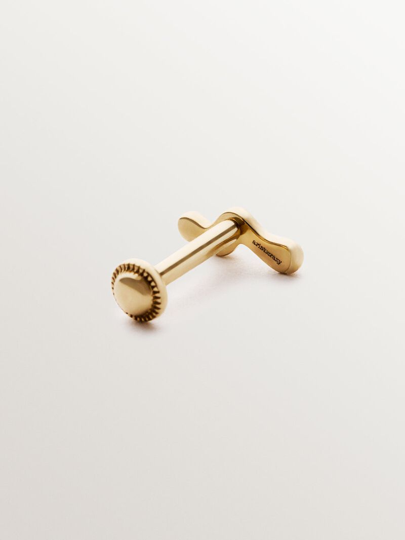 Individual 18K yellow gold piercing with an organic wave shape. image number 3