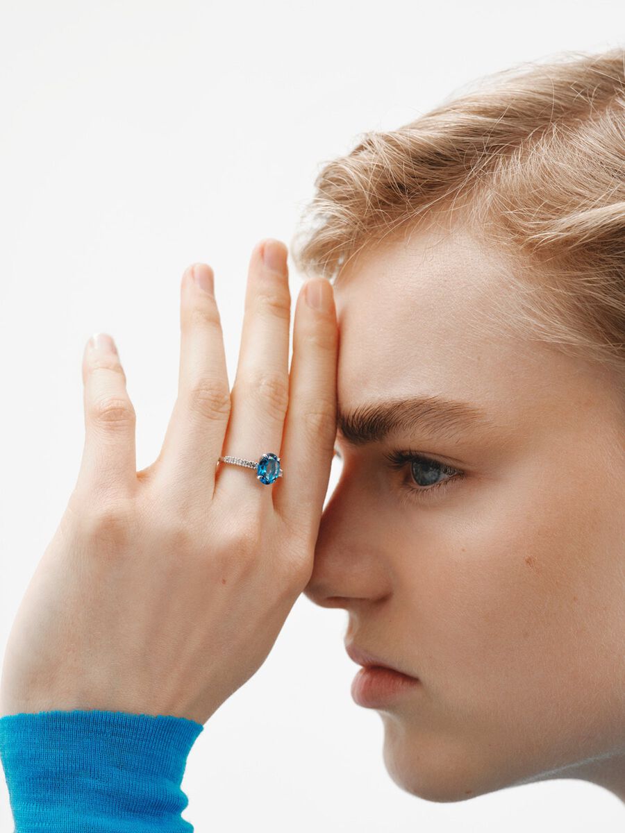 visión acoso Sobrevivir Anillo de plata con piedras topacio azul | Aristocrazy