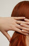 Anillo de plata bañada en oro amarillo de 18kt con piedras topacio azul central y zafiros blancos, J04803-02-SKY-WS