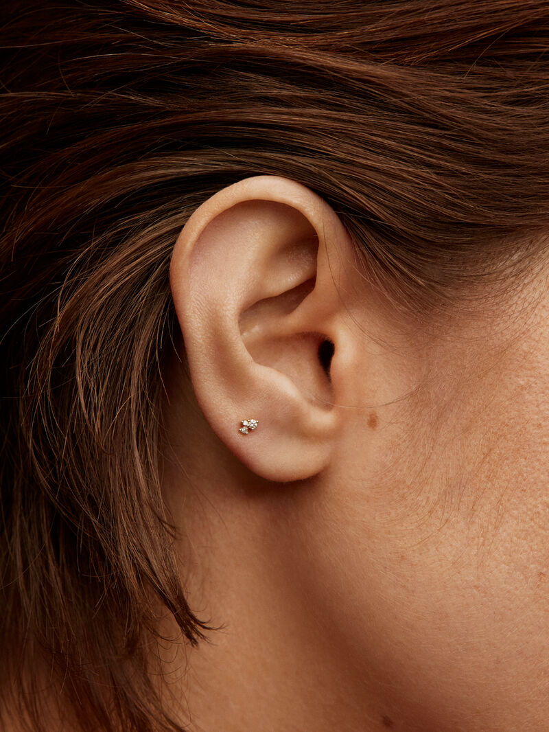 Individual 9K yellow gold earring with diamonds. image number 1