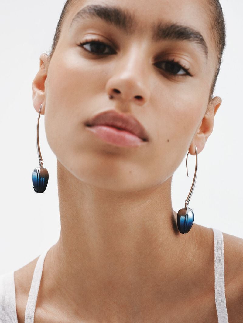 Orchid-shaped 925 silver earrings with gradient blue enamel and polished effect image number 3
