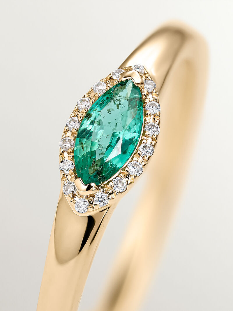 9K Yellow Gold Ring with Emerald and Diamonds image number 4
