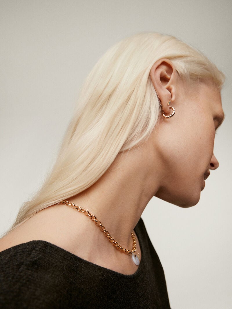Medium-sized hoop earrings made from 925 silver, bathed in 18K rose gold with a textured gallon finish. image number 5