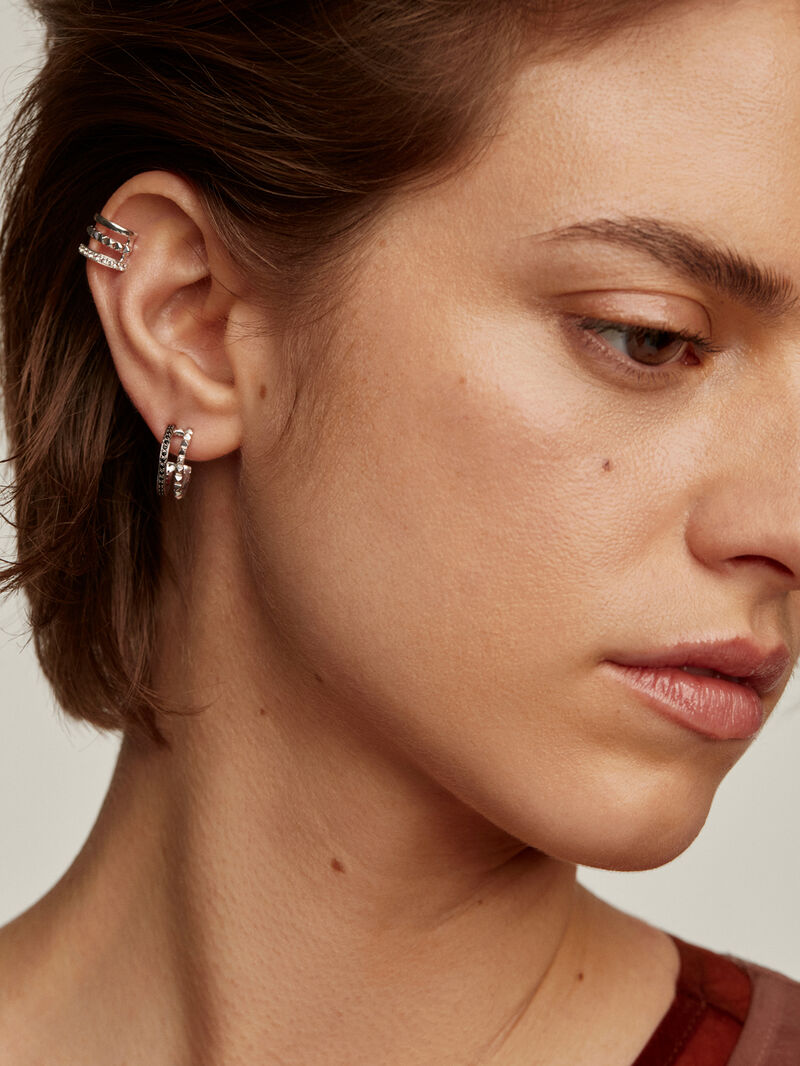 Double hoop earrings made of 925 silver with embossing and black spinels image number 3