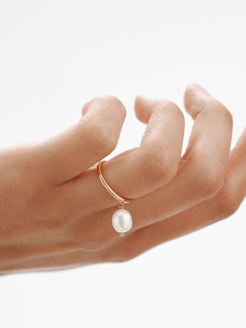 925 silver ring with 18K gold plating and hanging pearl image number 1