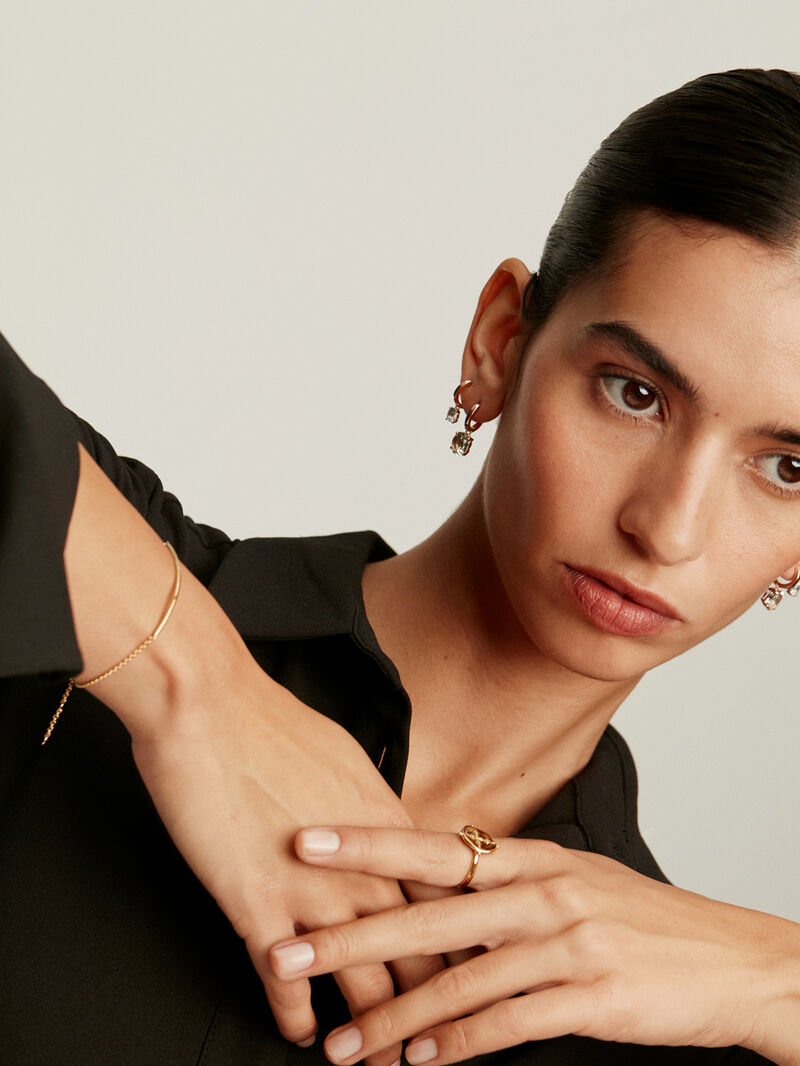 Medium-sized 925 silver hoop earrings bathed in 18K rose gold with green quartz. image number 5