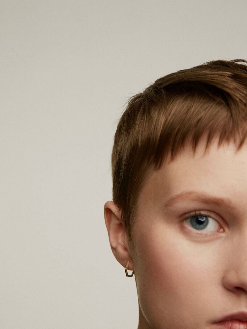 Individual 9K yellow gold hoop earring with hexagonal shape. image number 3