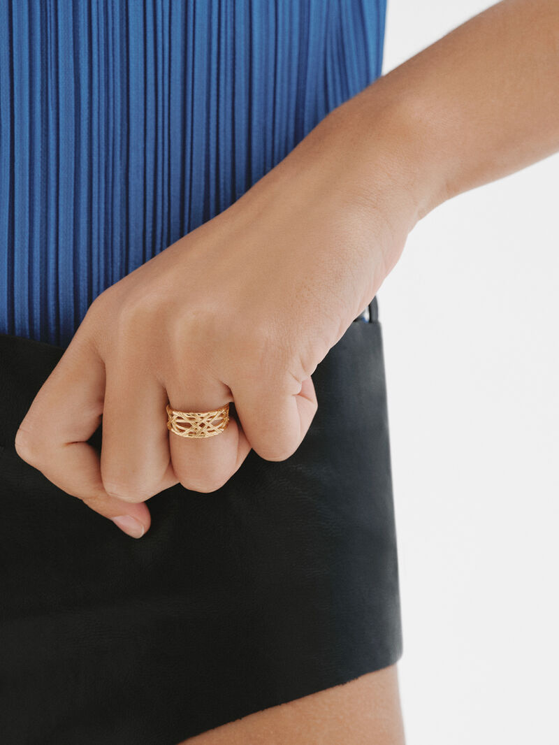 931 Silver ring bathed in 18K yellow gold with wicker texture. image number 3