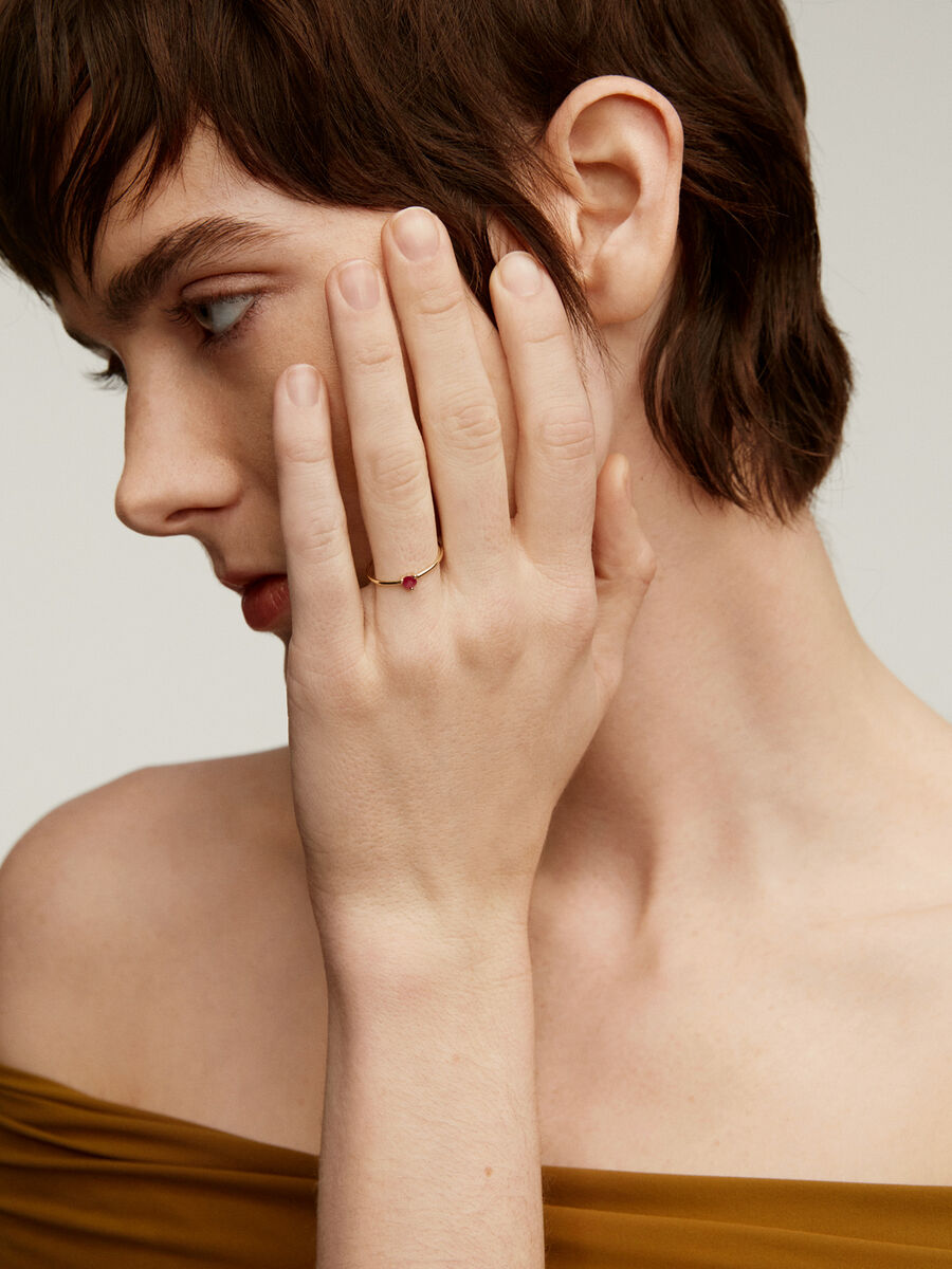 Ring in 9k yellow gold with a red ruby, J05047-02-RU, hi-res