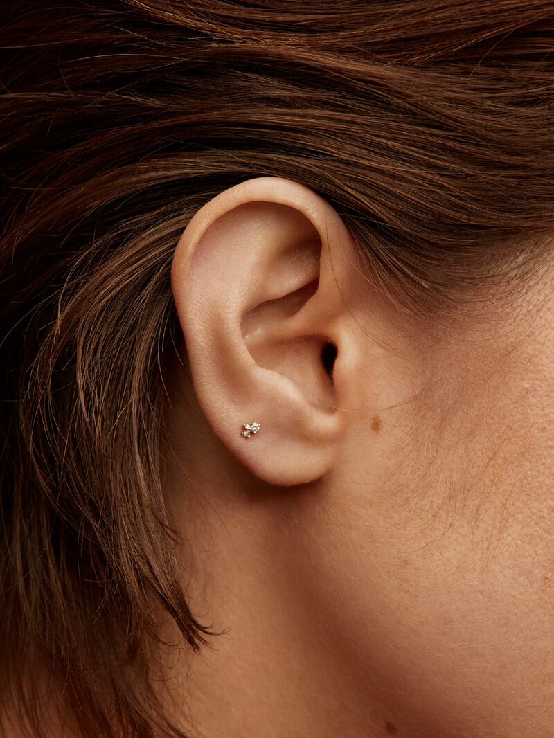 Individual 9K yellow gold earring with diamonds. image number 1