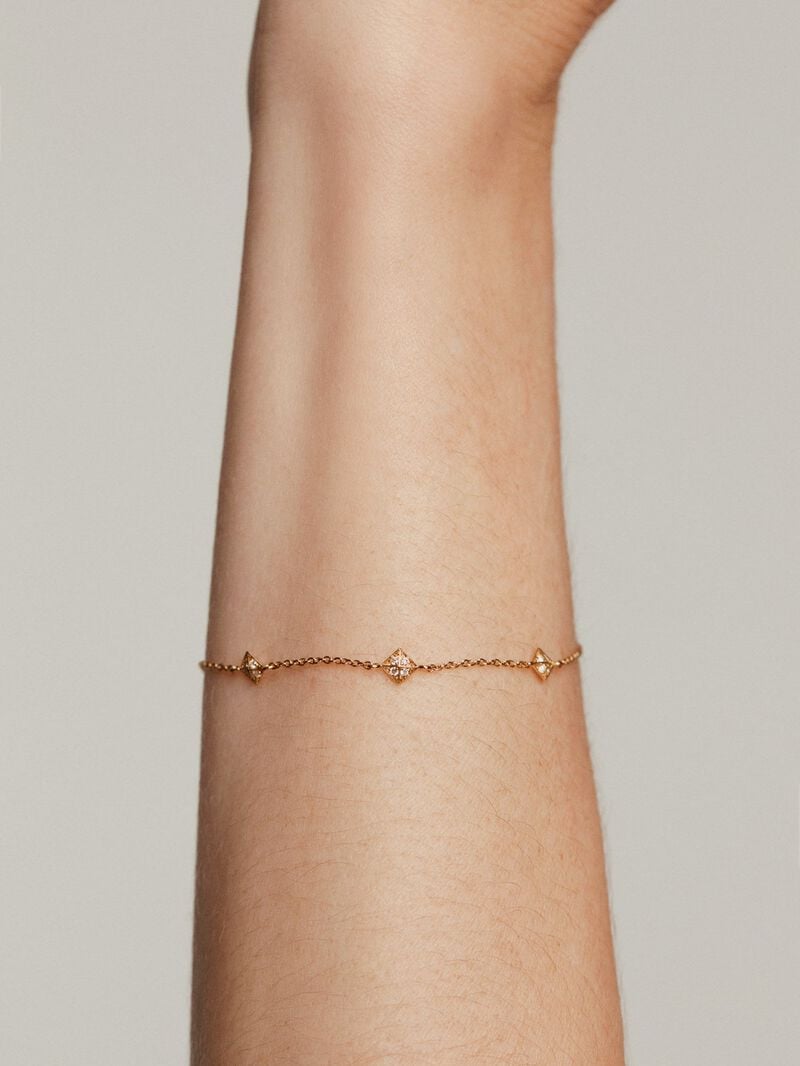 18K yellow gold bracelet with geometric shapes and diamonds image number 1