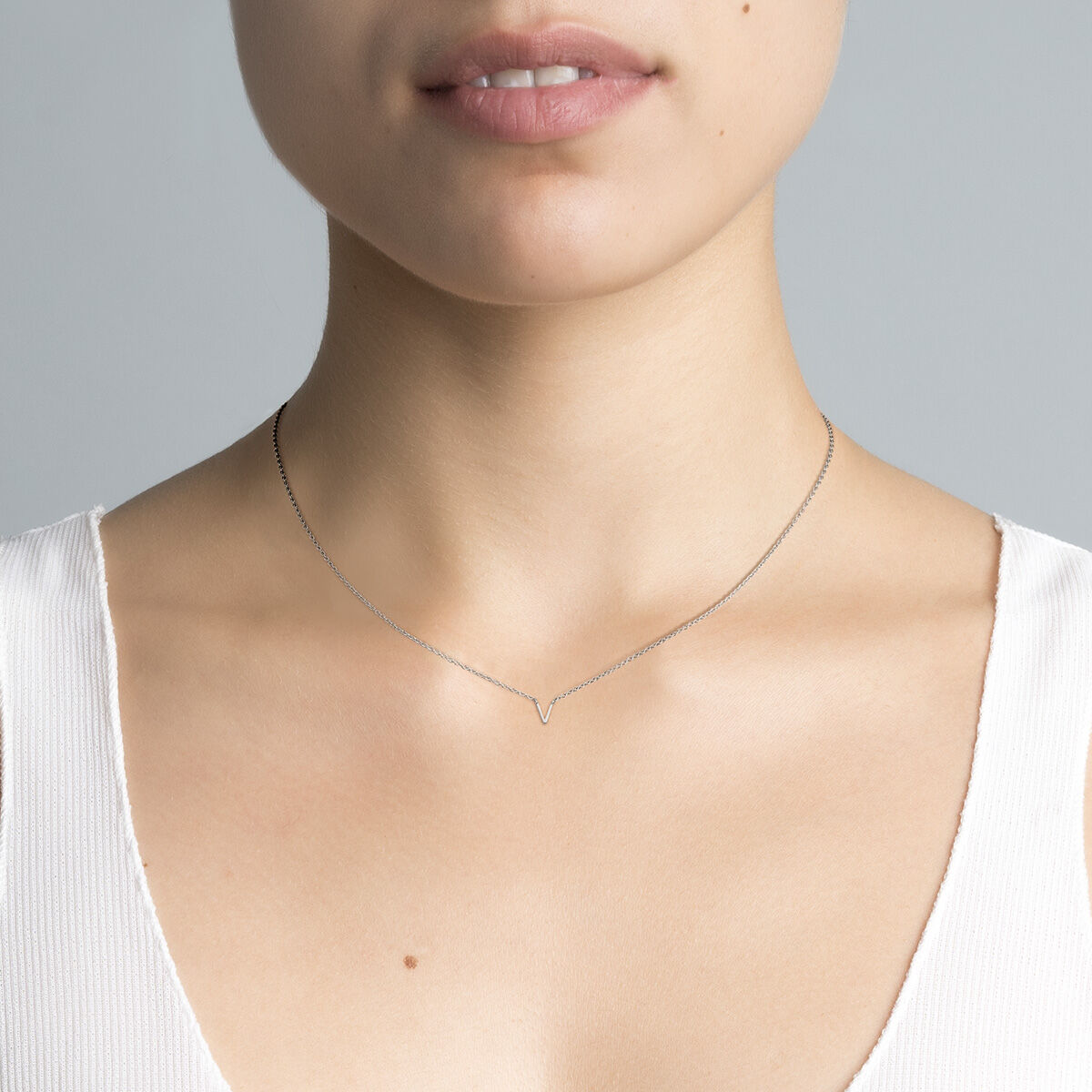 White gold Initial V necklace , J04382-01-V, hi-res