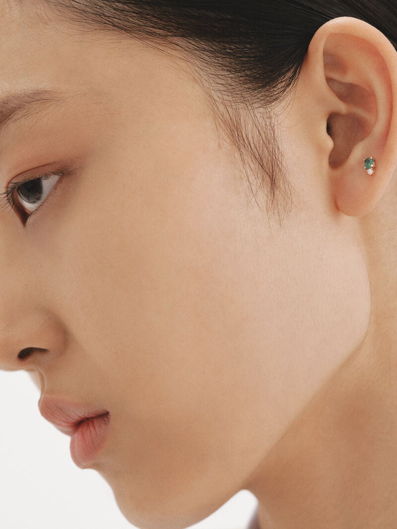Individual 9K yellow gold earring with emerald and diamond. image number 3
