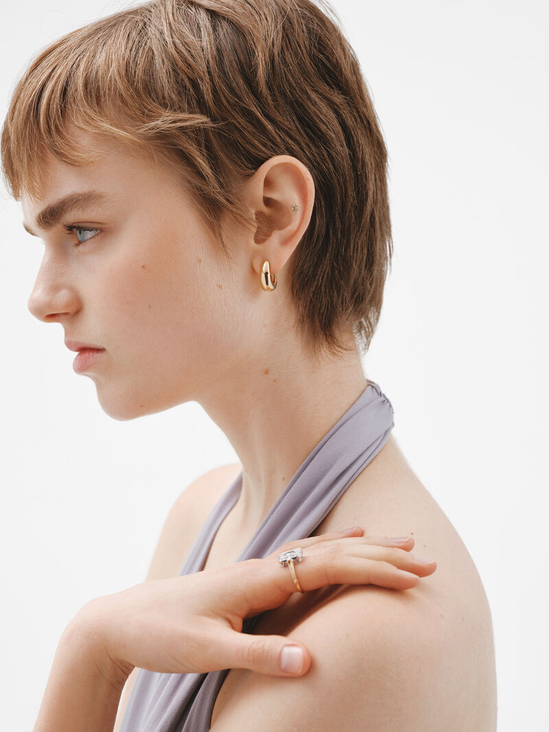 Individual 18K yellow gold piercing with Gothic style motif. image number 5