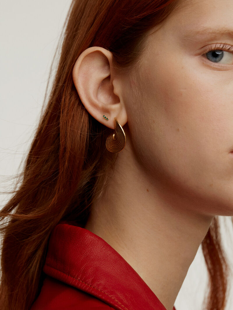 Individual 9K yellow gold earring with emeralds. image number 5