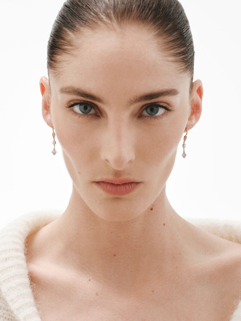 18K white and yellow gold earrings with brilliant cut diamonds image number 2