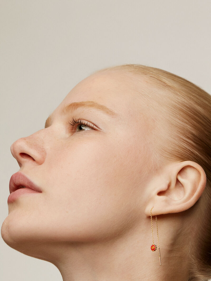 Single earring made of silver, coated in 18kt gold with multicolor enamel from the RUSH Collection image number 3