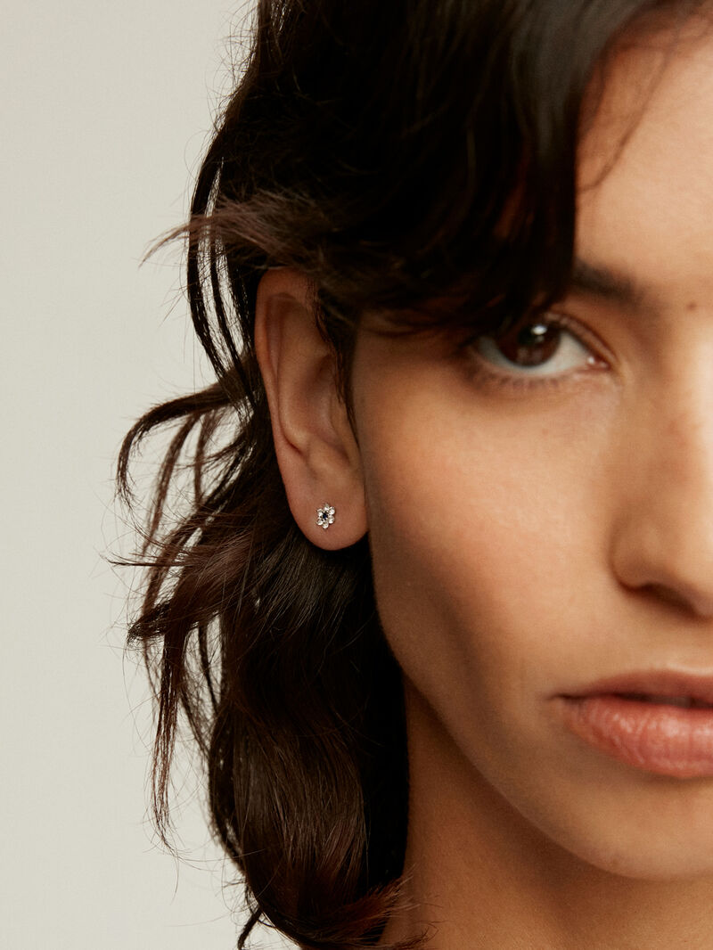 925 Silver earrings in the shape of a flower with sapphire and topaz. image number 3