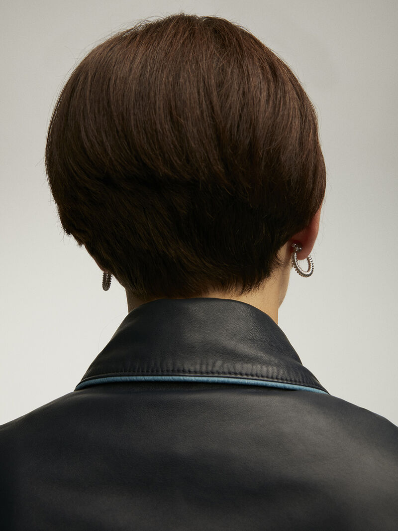 Medium size 925 silver hoop earrings with embossed finish. image number 3