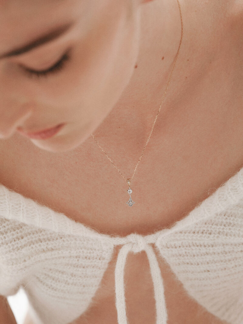18K white and yellow gold pendant with brilliant cut diamonds image number 3