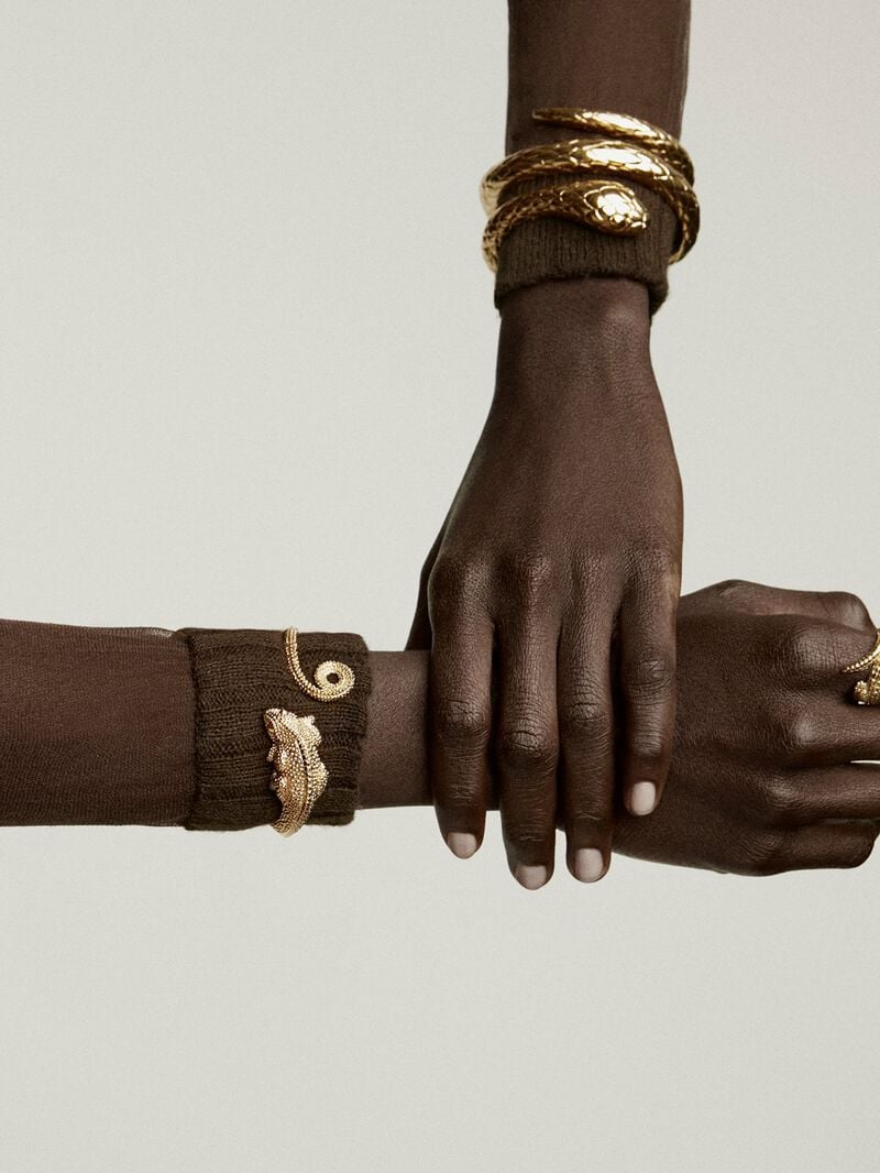 Rigid bracelet made of 925 silver, bathed in 18K yellow gold with a chameleon shape. image number 5