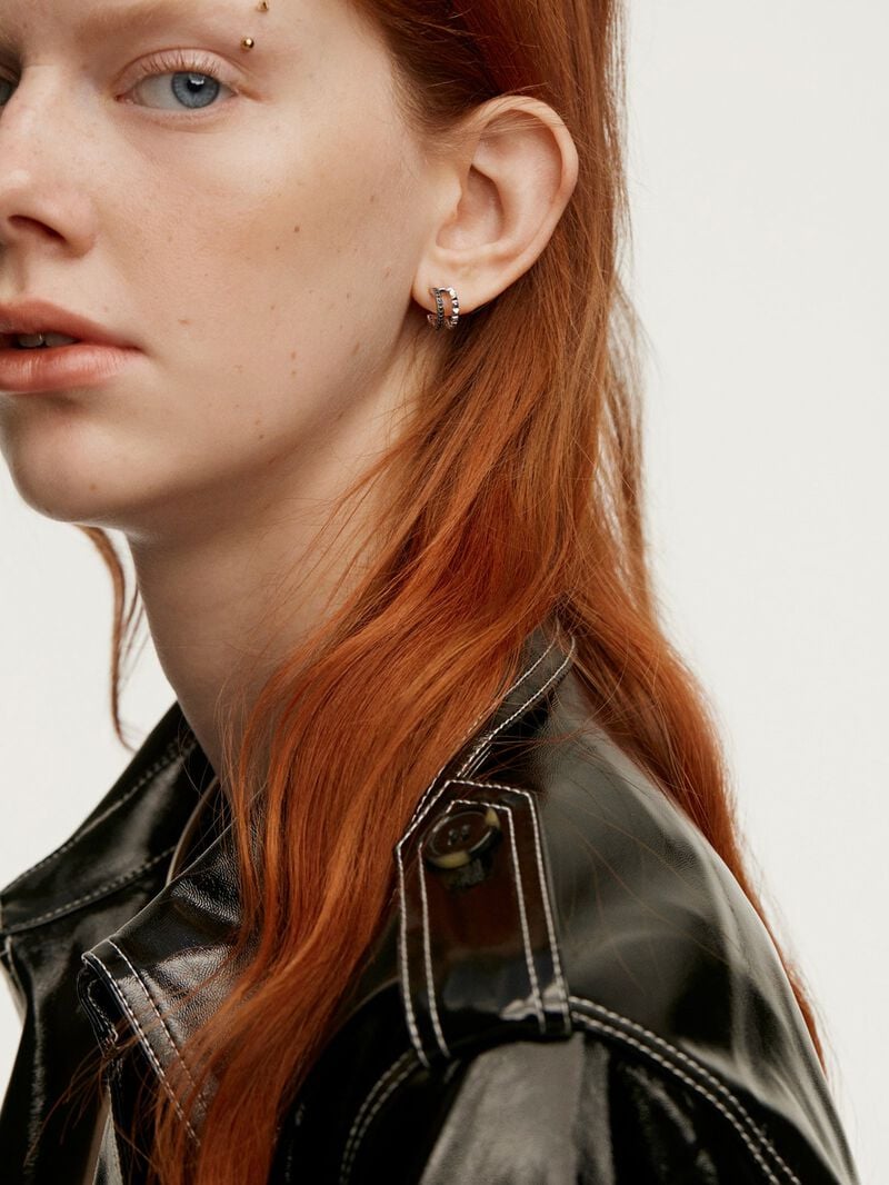 Small double hoop earrings made of 925 silver with embossed detailing and black spinels. image number 5
