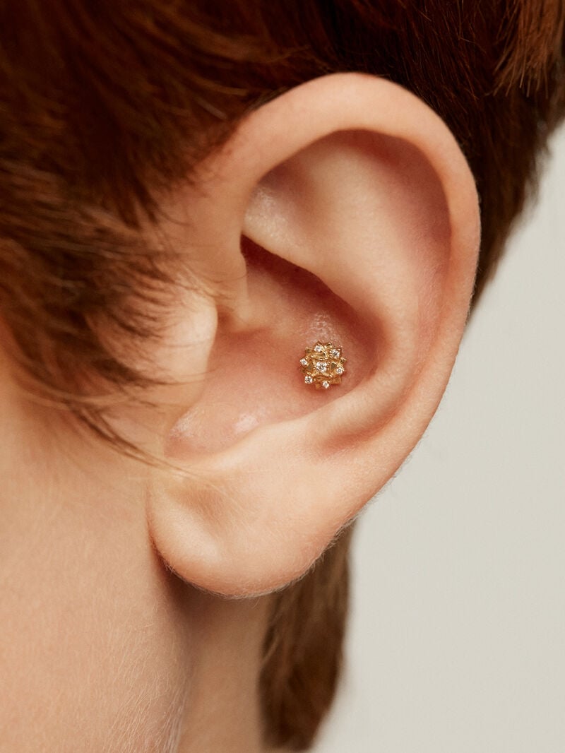 18K Yellow Gold Piercing with Diamonds and Flower Shape image number 2