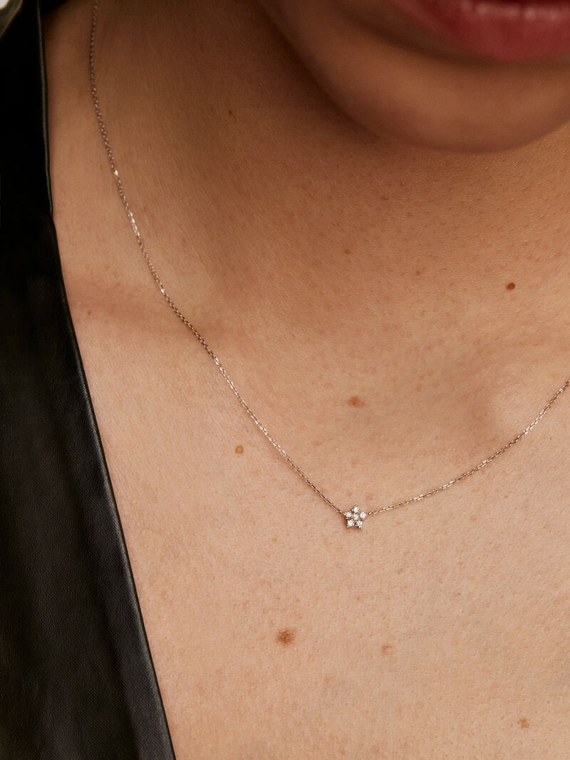 18K white gold pendant with diamond star image number 1