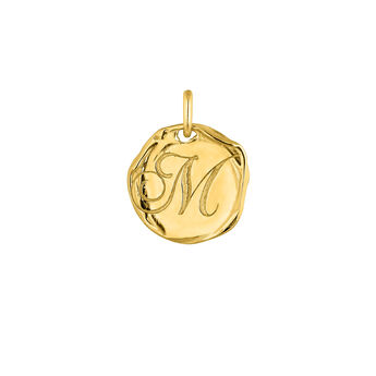 Charm medalla inicial M artesanal plata recubierta oro , J04641-02-M,hi-res