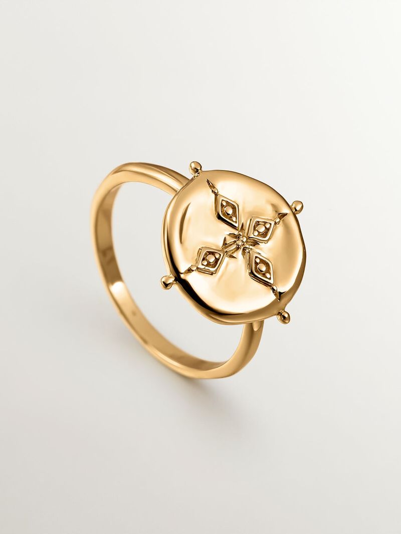 928 Silver ring bathed in 18K yellow gold with a medallion shape. image number 4