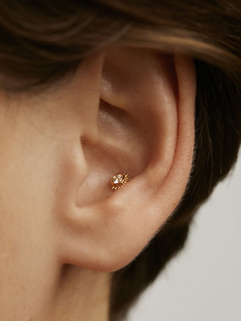 18K yellow gold chaton piercing with diamond image number 1