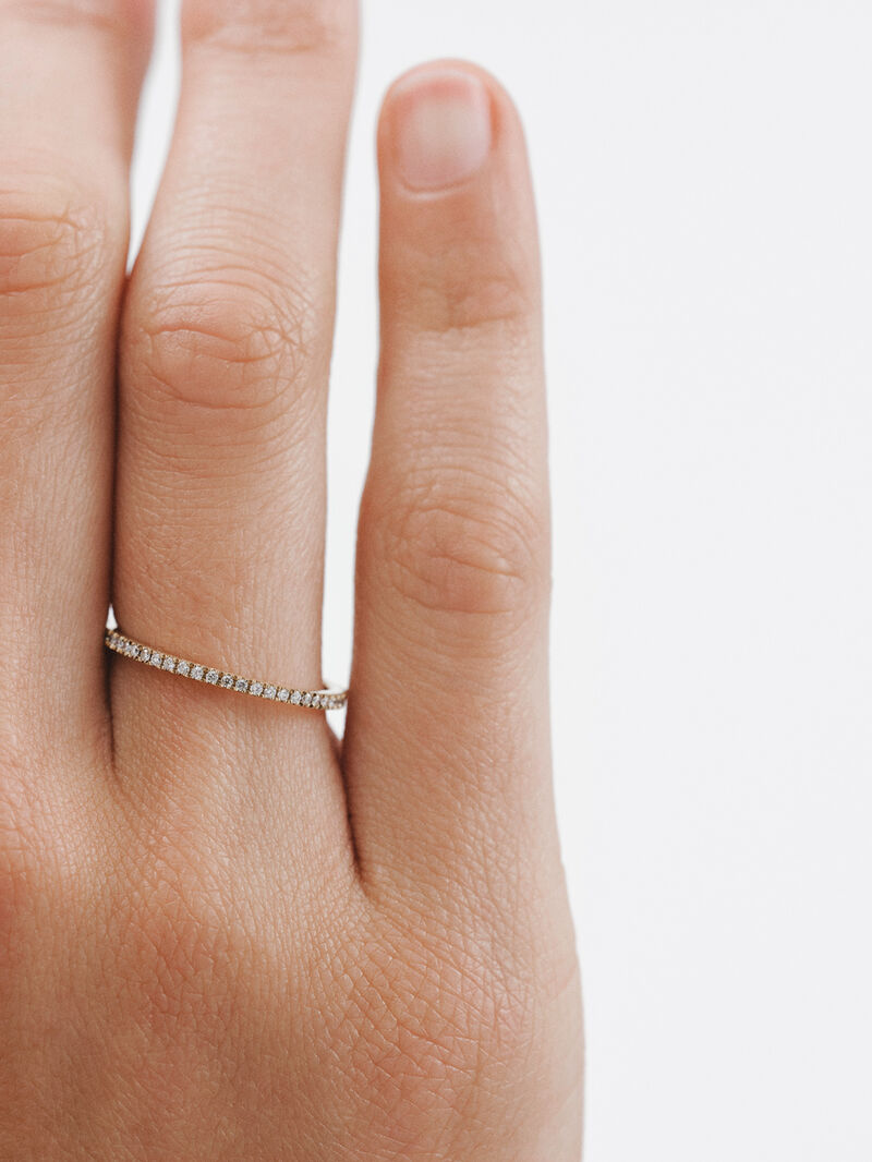 18K yellow gold ring with brilliant cut diamonds image number 1