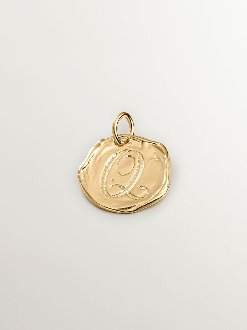 Handcrafted charm made of 925 silver coated in 18K yellow gold with the initial Q. image number 0