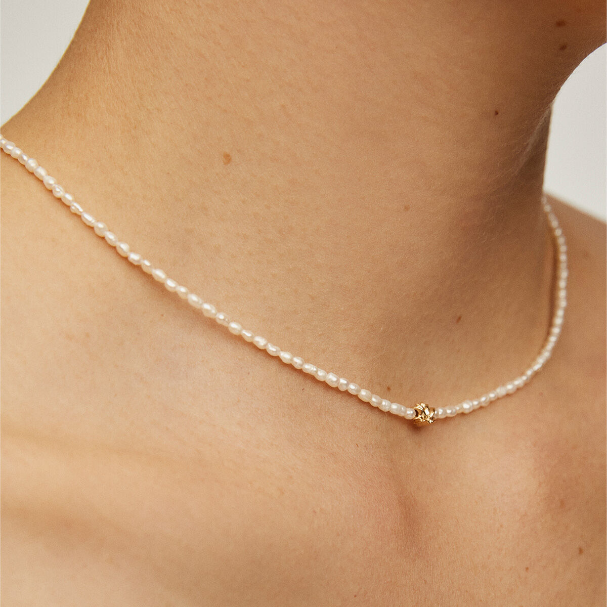 Collar perlas de plata bañada en oro amarillo de 18kt con flor de loto , J04455-02-WP, hi-res