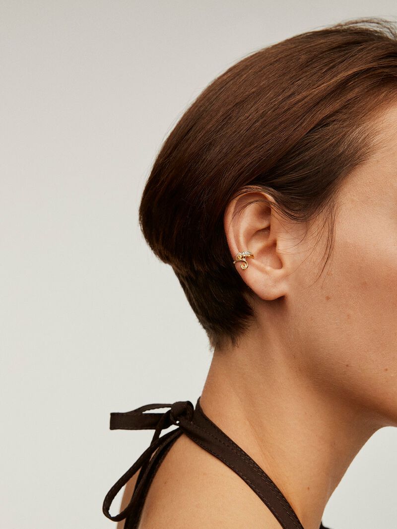 18K Yellow Gold Earcuff Earring with Chameleon-shaped Diamonds image number 1
