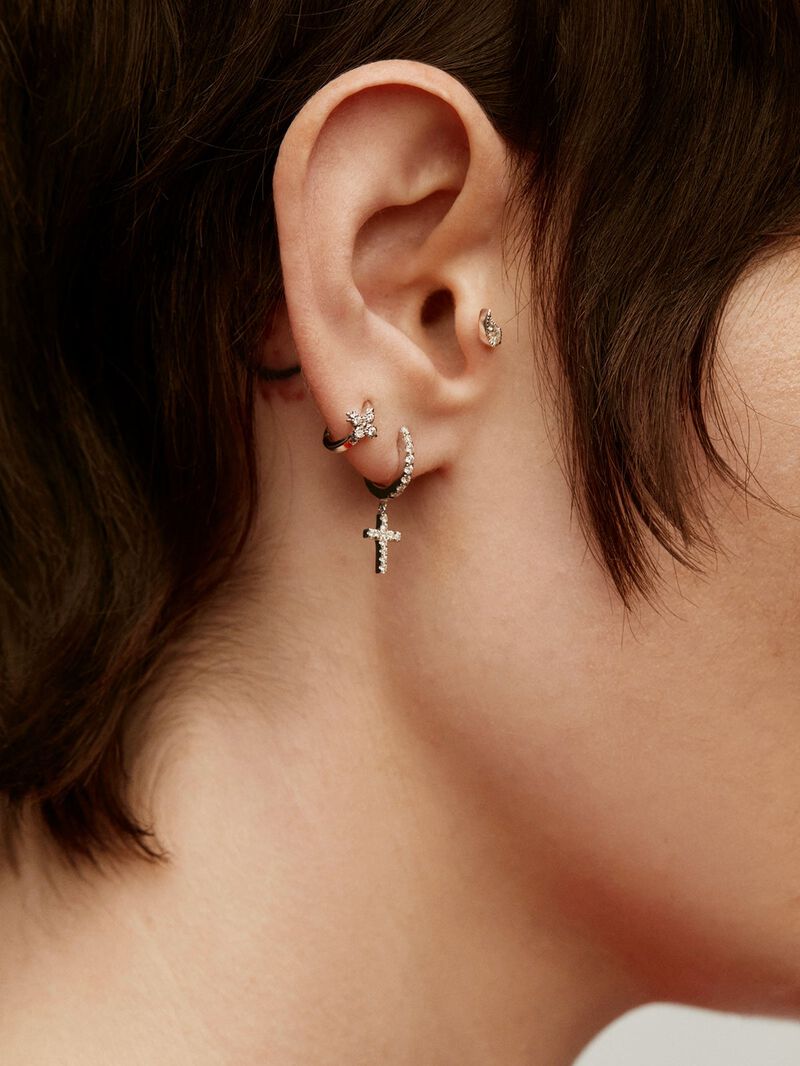 9K white gold piercing with diamonds and teardrop shape. image number 3