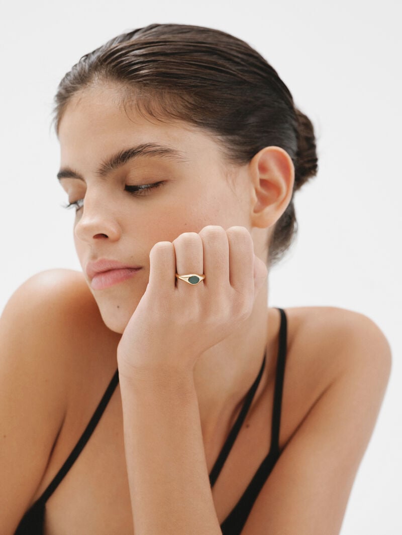 Signet style ring in 18K yellow gold plated 925 silver with central green onyx. image number 3