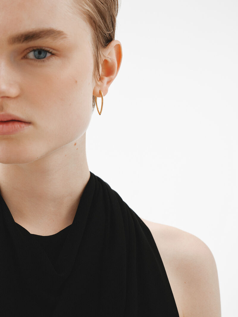 Large hoop earrings made of 925 silver, bathed in 18K yellow gold, with a drop shape. image number 1