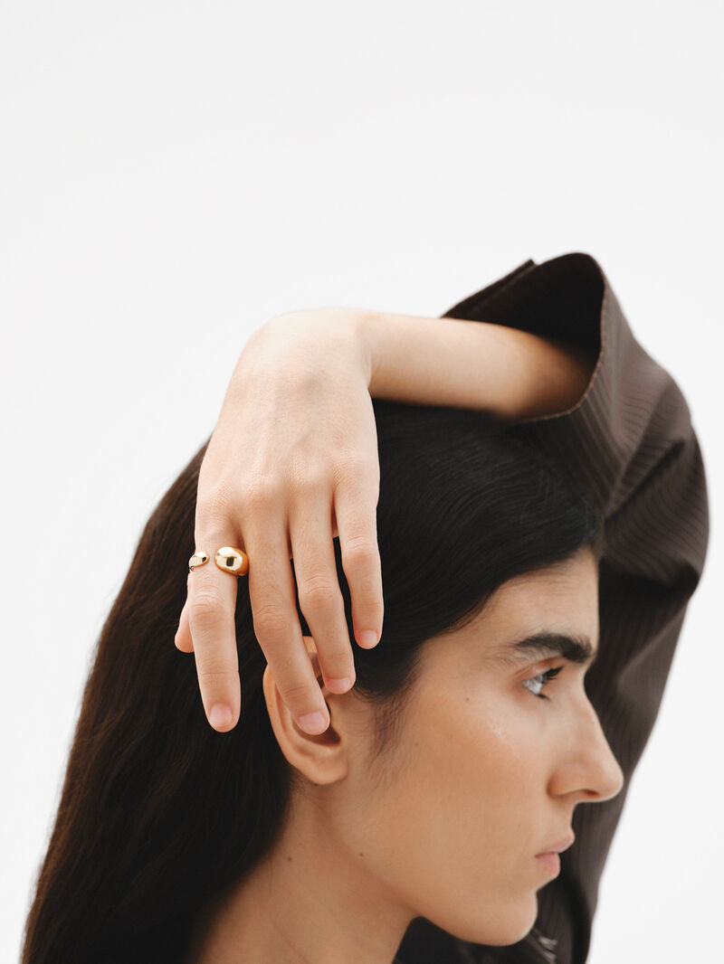 Tú y Yo ring made of 925 silver, bathed in 18K yellow gold with a domed shape. image number 3