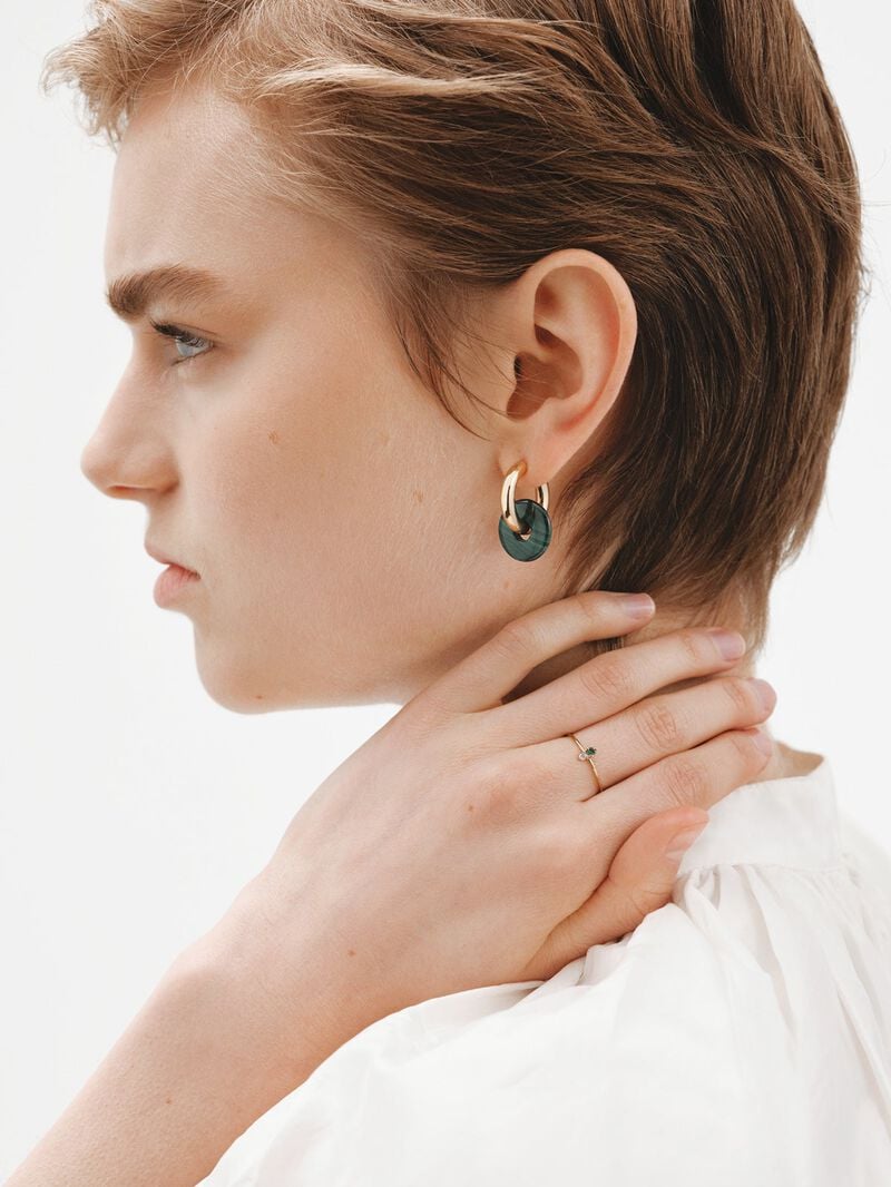Medium hoop earrings made of 925 silver, gold plated in 18K yellow gold with green malachite. image number 5